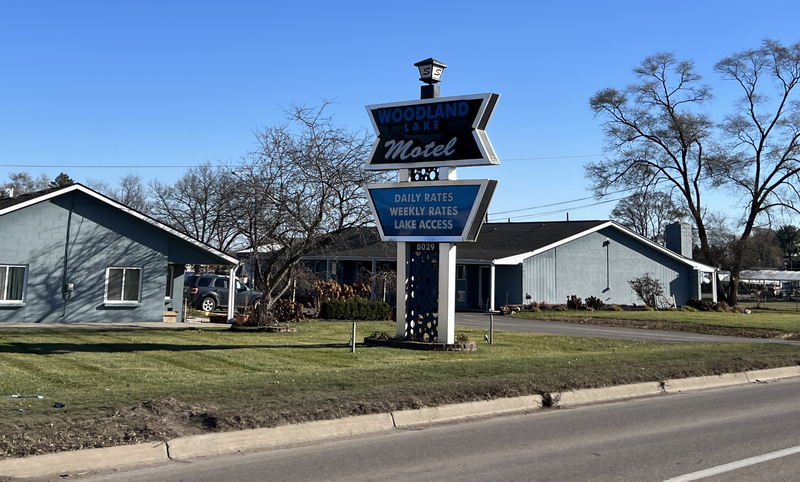Burks Woodland Lake Motel - Nov 25 2022 (newer photo)